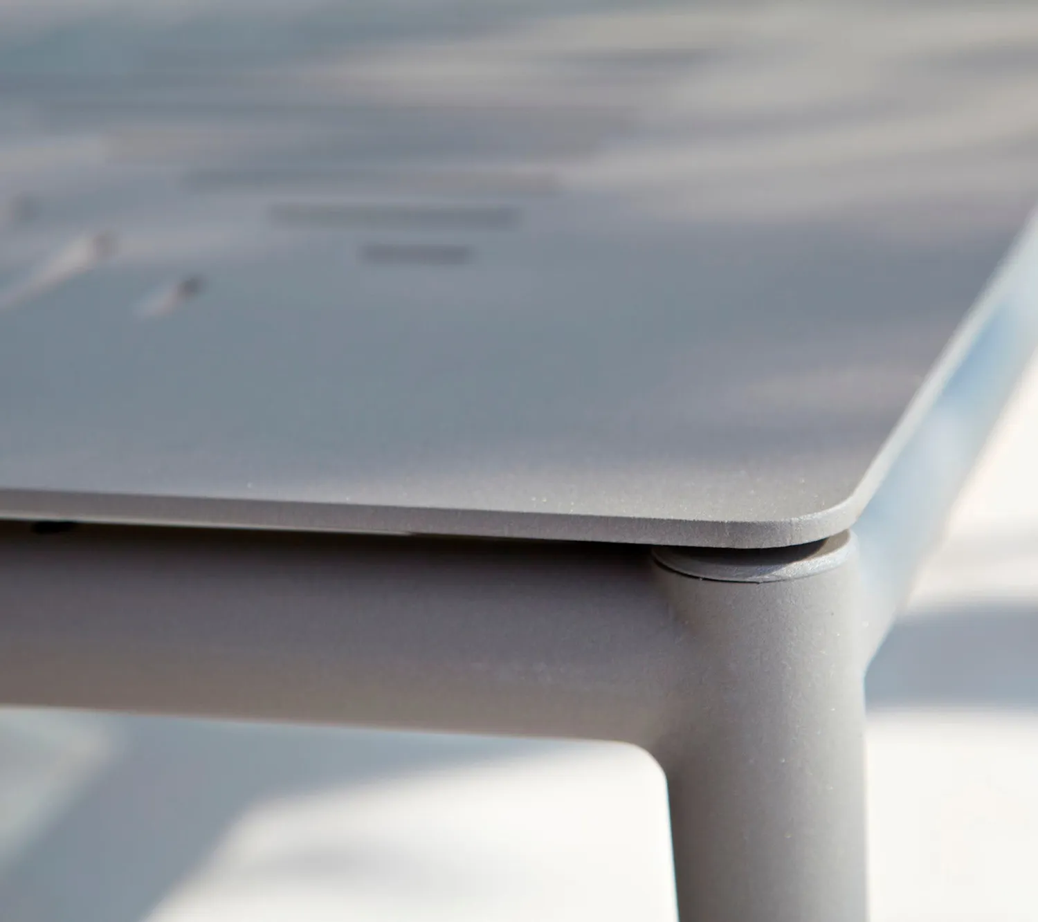 Cane-Line Conic sofabord light grey aluminium til lounge