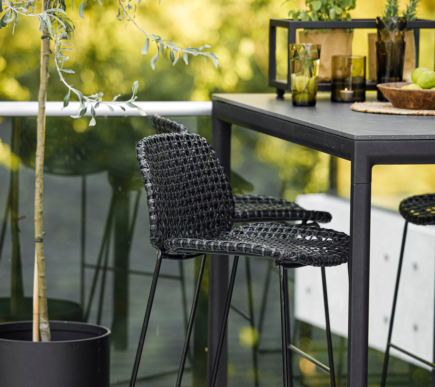 Cane-Line Vibe barstol black graphite stabelbar