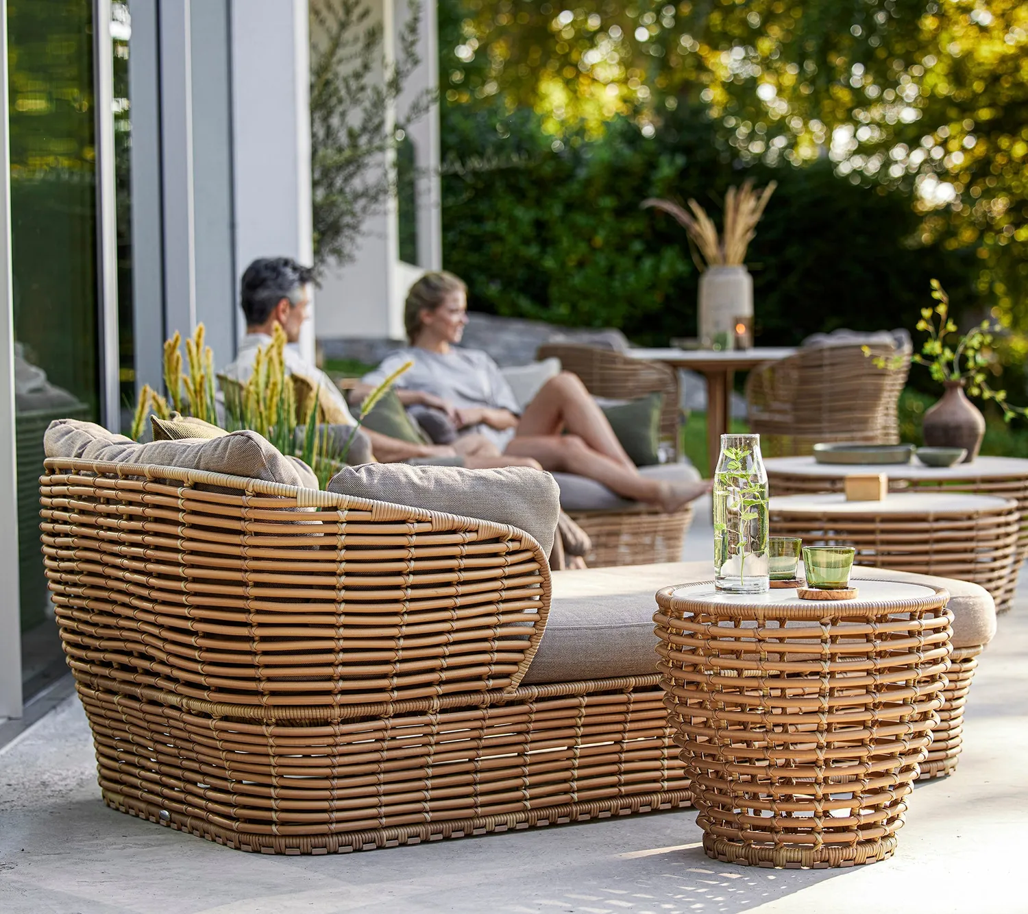 Cane-Line Basket sofabord lille natural keramik fossil black