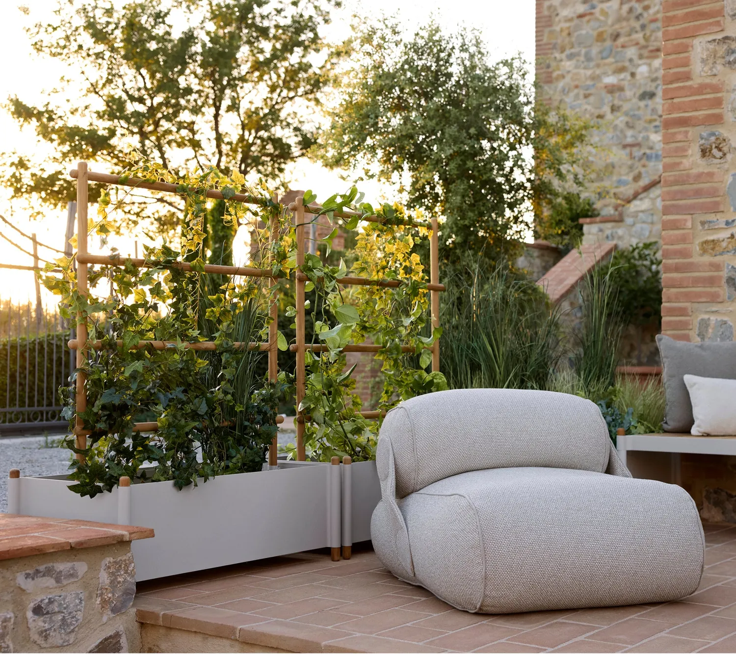 Cane-line Sticks plantekasse med espalier teak lava grey