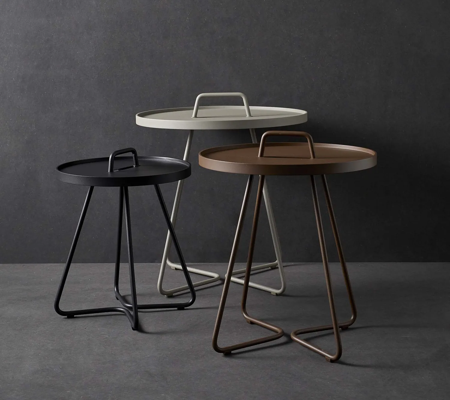 Cane-Line On-the-move sidebord stor sort aluminium med bakke