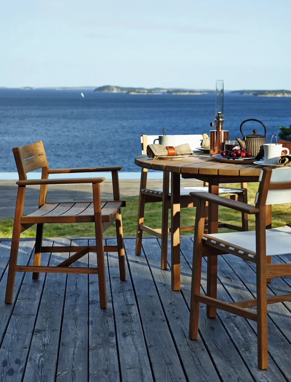 Skargaarden Djurö spisebord rundt teak til haven
