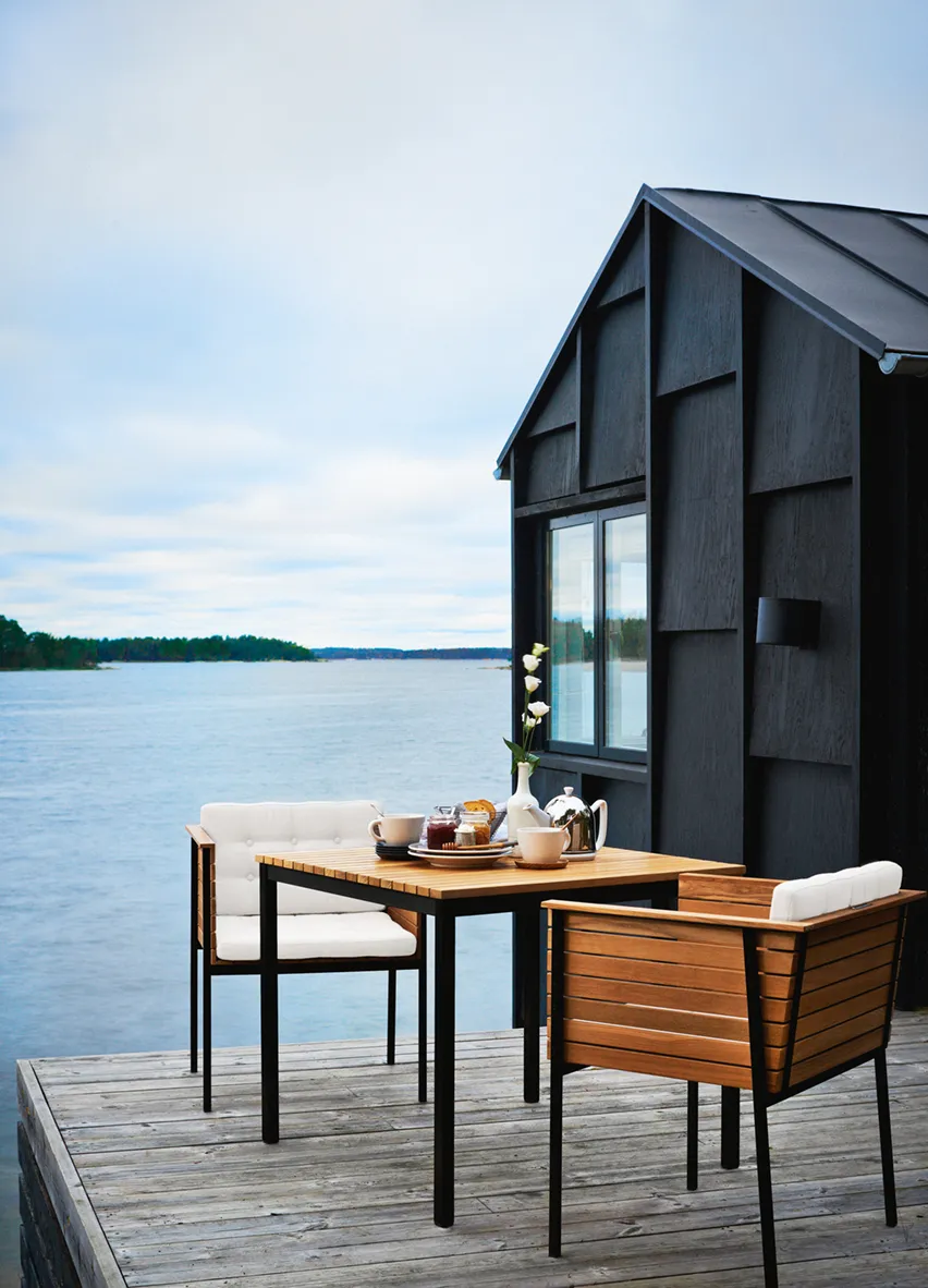 Skargaarden Häringe medium spisebord i teak sort stel