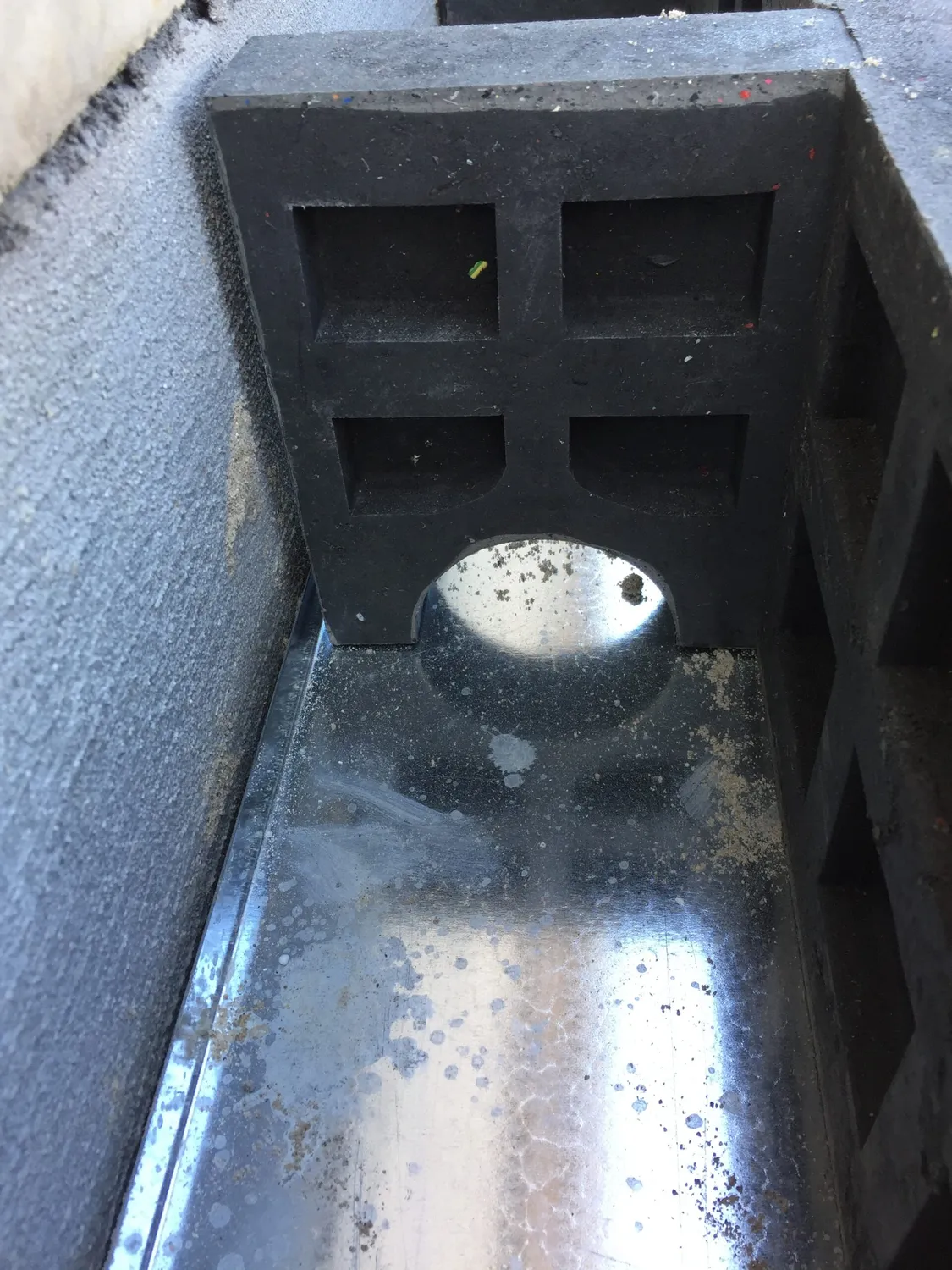 DUTRA sokkelaffugter F200 mm til sokkel
