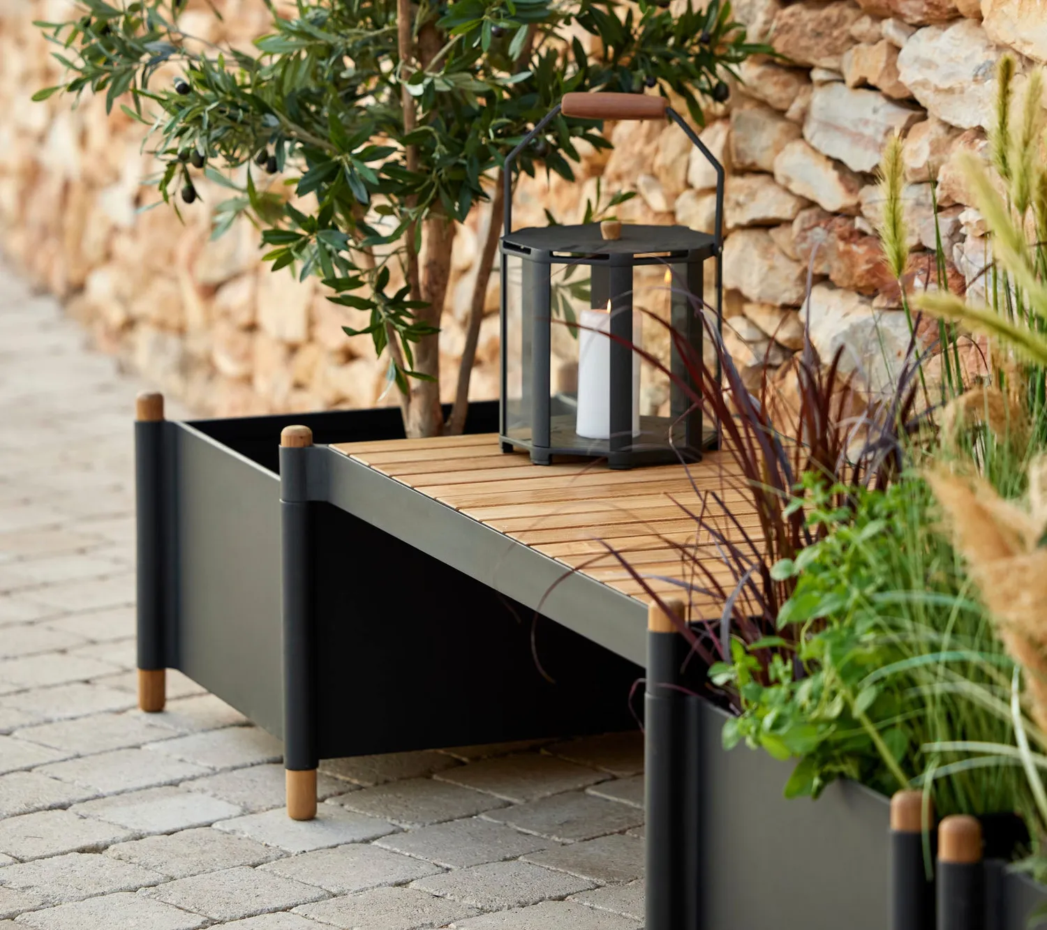 Cane-Line Sticks plantekasse bænk teak lava grey
