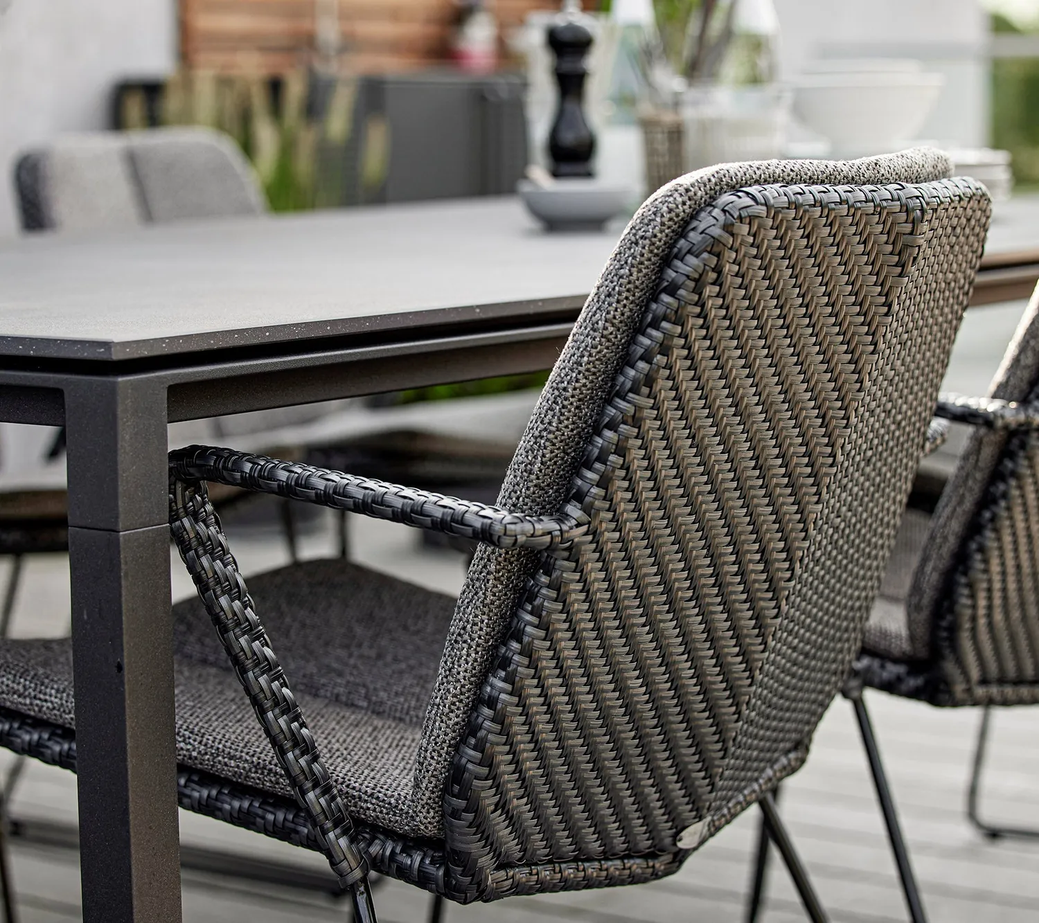 Cane-line Vision stol m/armlæn Black/graphite