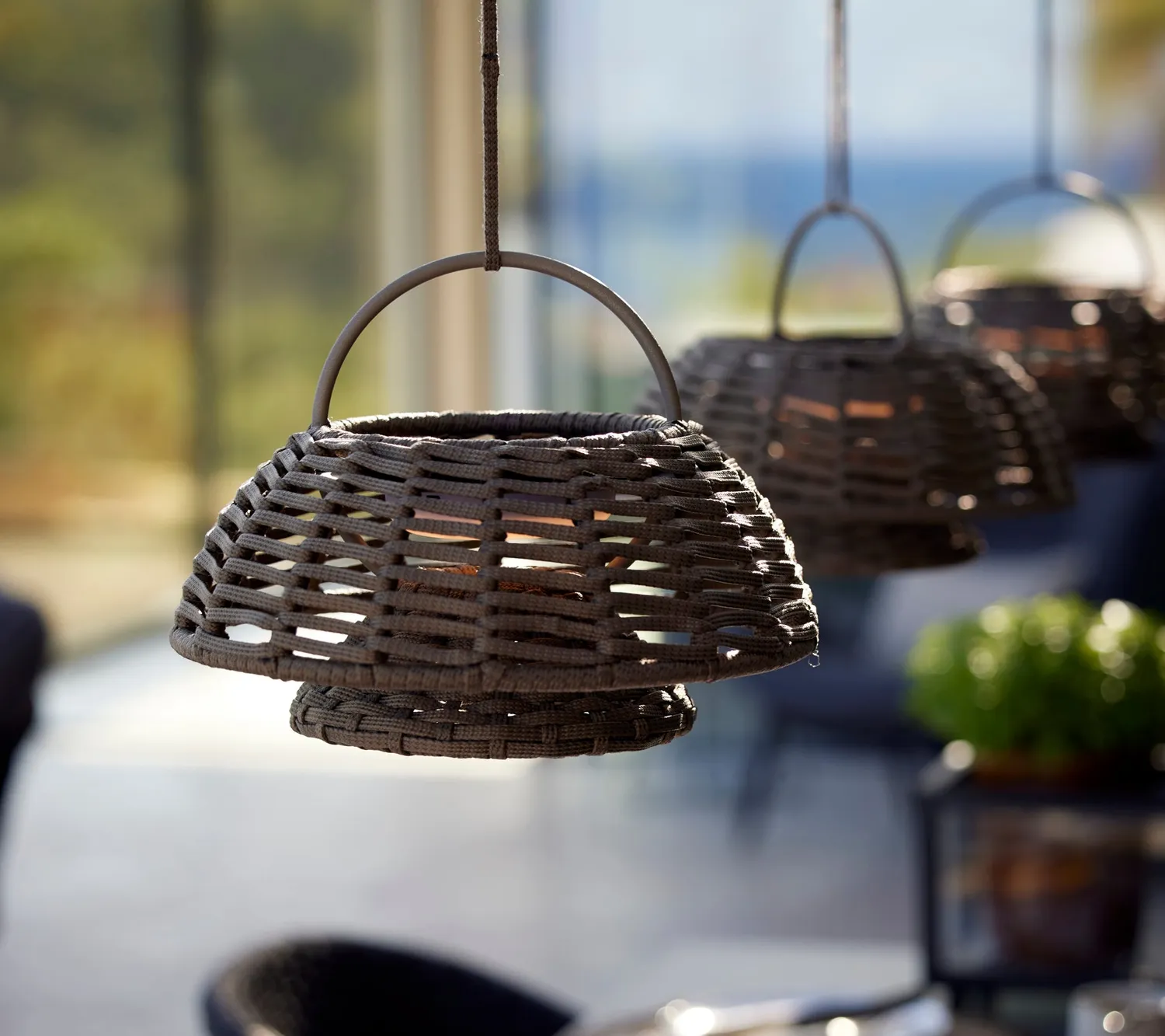 Cane-line Illusion hængelampe Dark Grey Solar LED