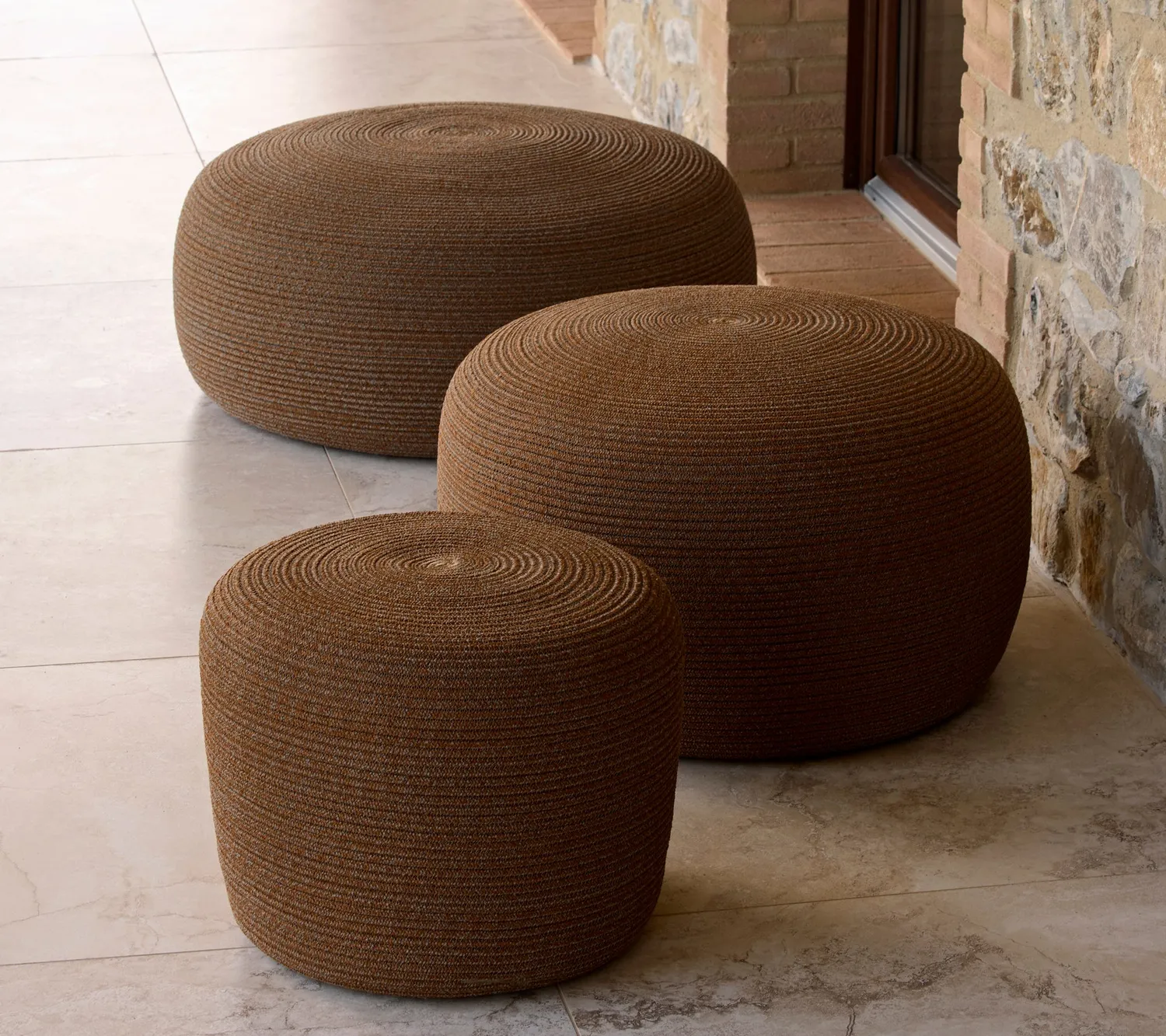 Cane-Line Circle fodskammel ekstra stor umber brown