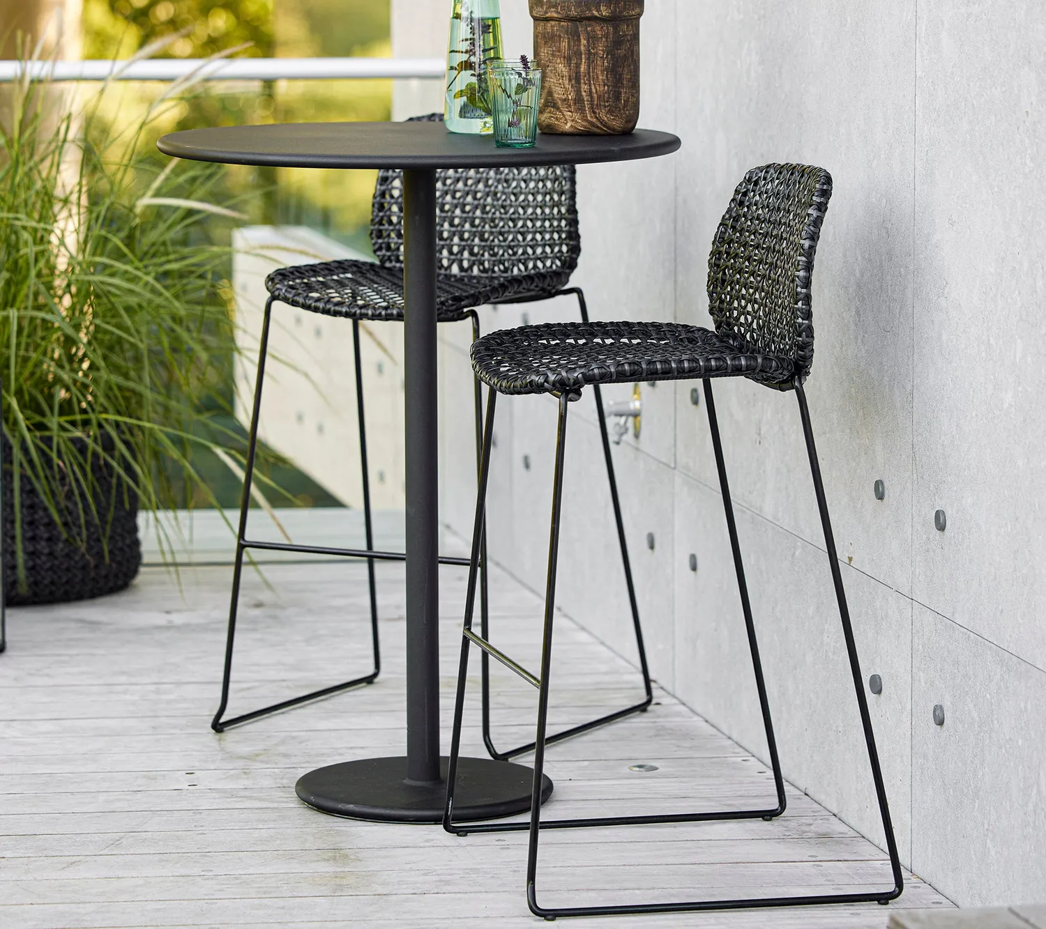 Cane-Line Vibe barstol black graphite stabelbar