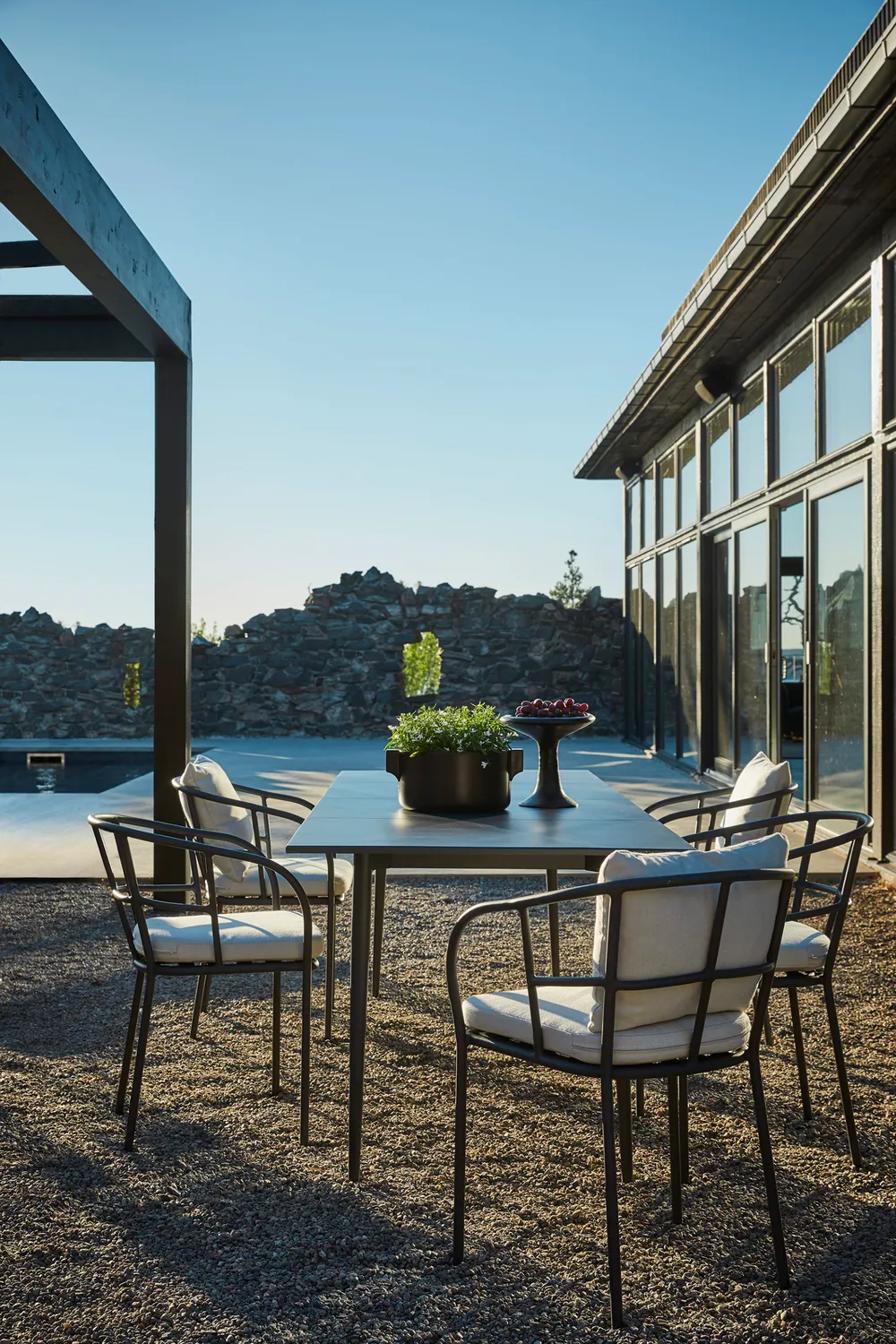 Skargaarden Saltö spisebord large koksgrå aluminium
