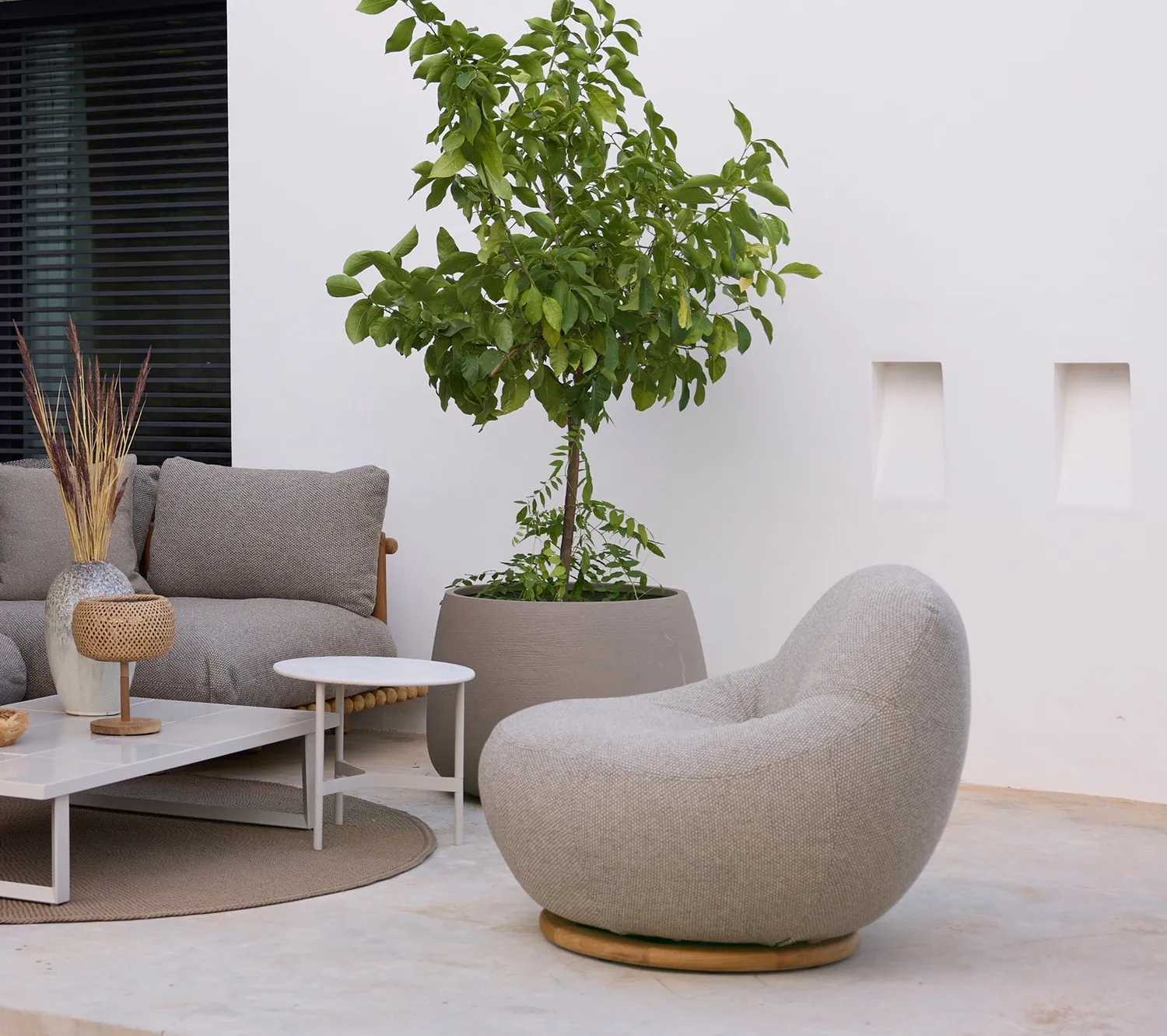 Cane-Line Soil plantekrukke rund medium taupe fiberglas