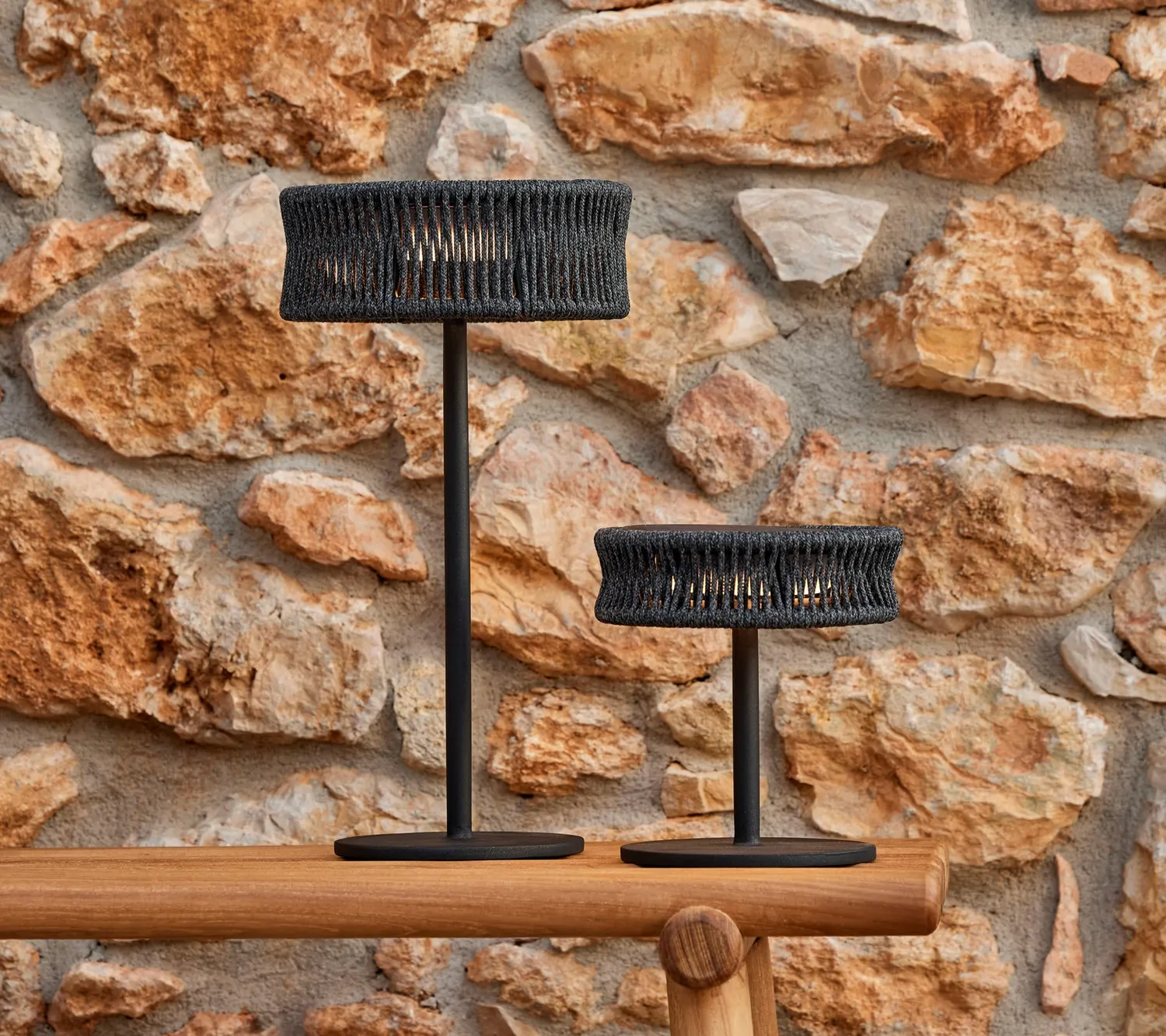Cane-line Illusion lille bordlampe lava grey solar LED