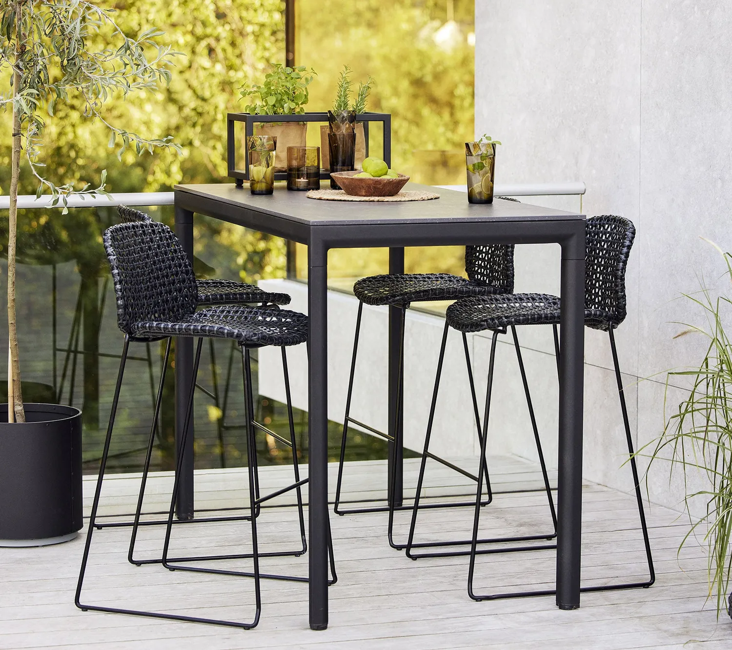 Cane-Line Vibe barstol black graphite stabelbar