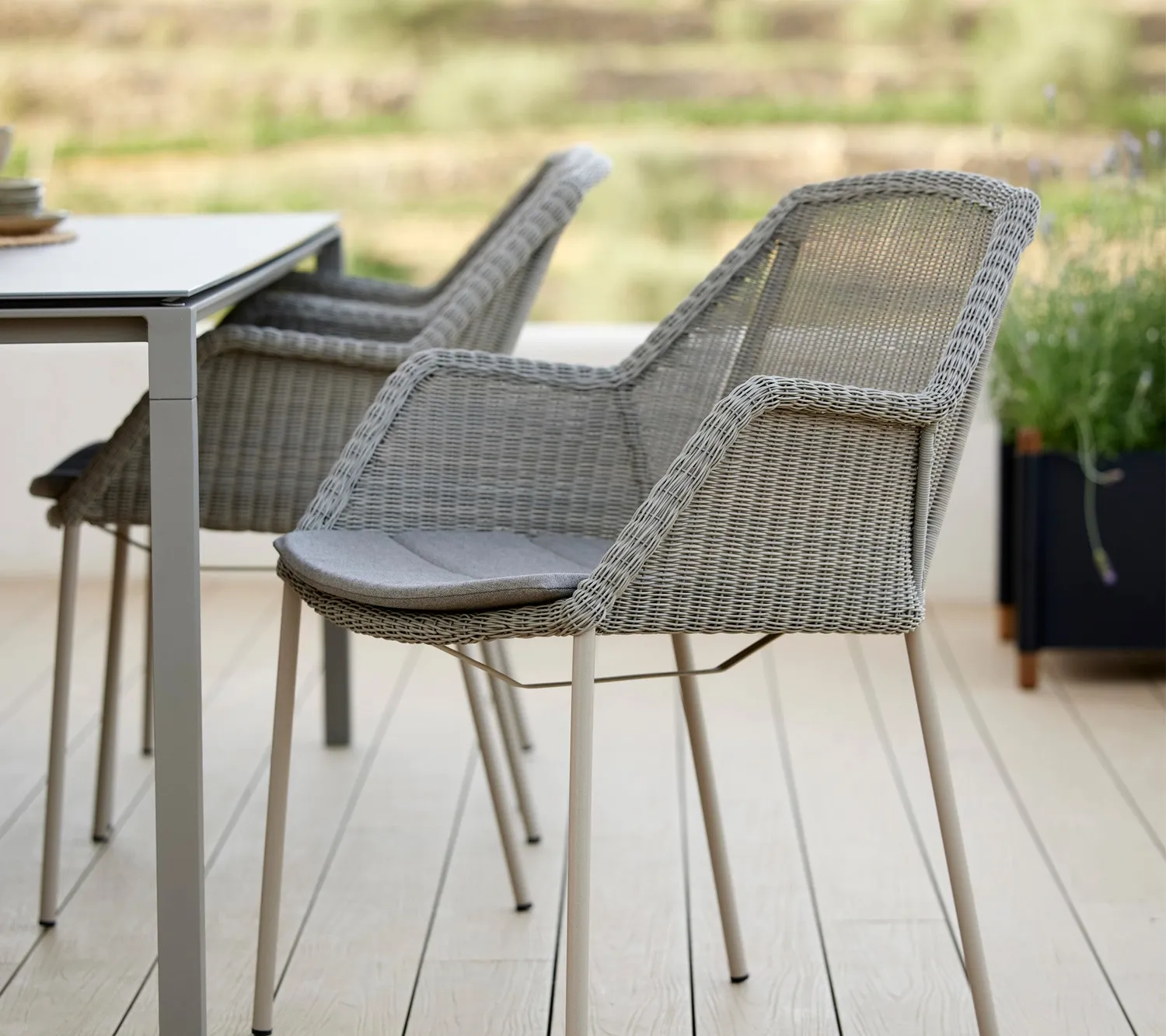 Cane-Line Breeze stol black sand stabelbar