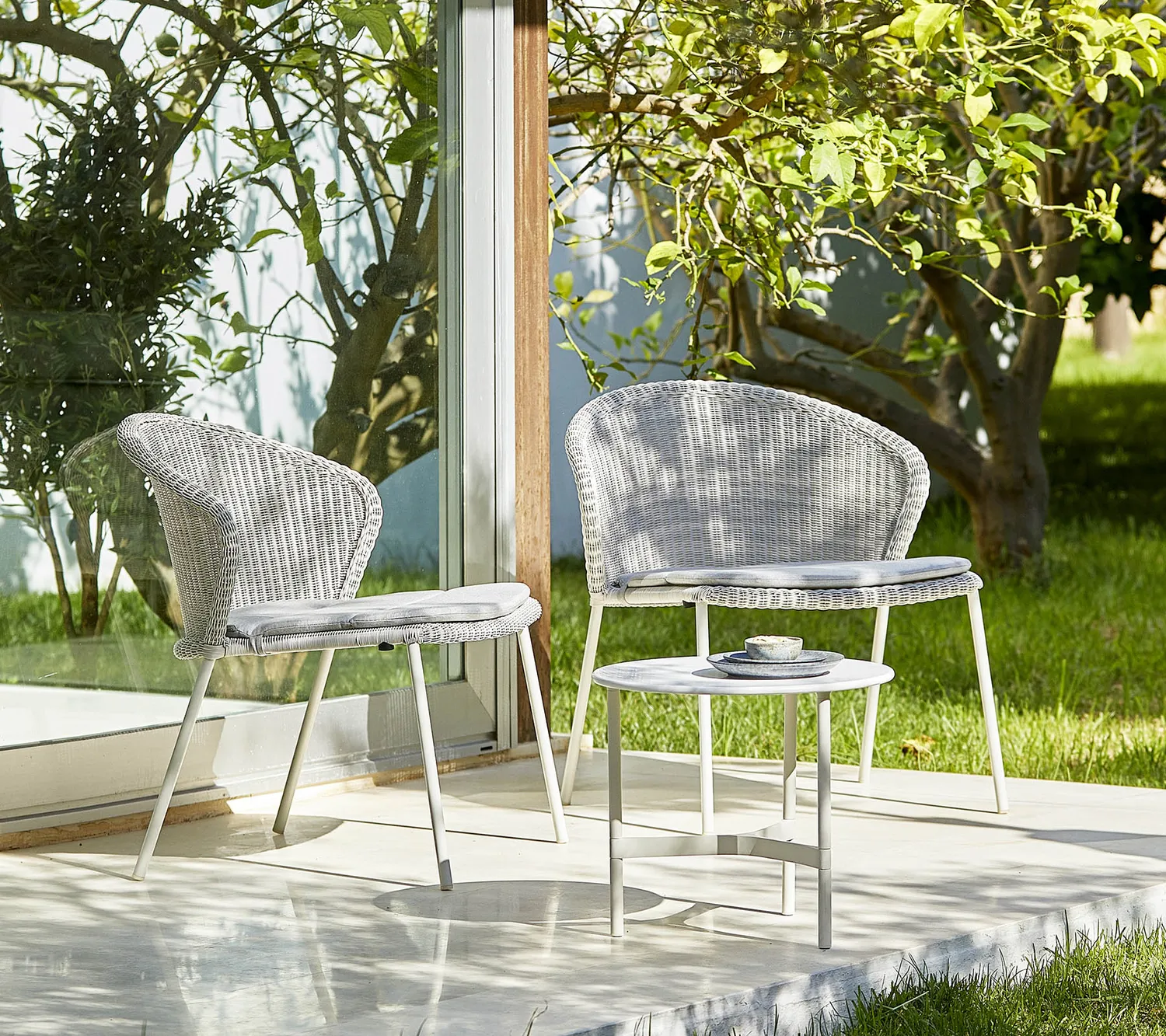 Cane-Line Lean stol black Weave stabelbar