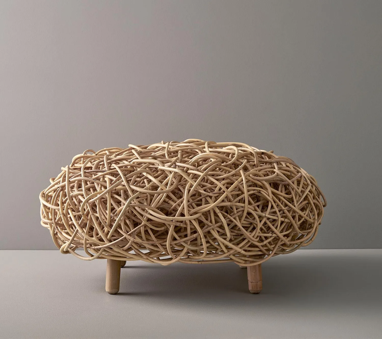 Cane-Line Loop fodskammel rattan sort indendørs
