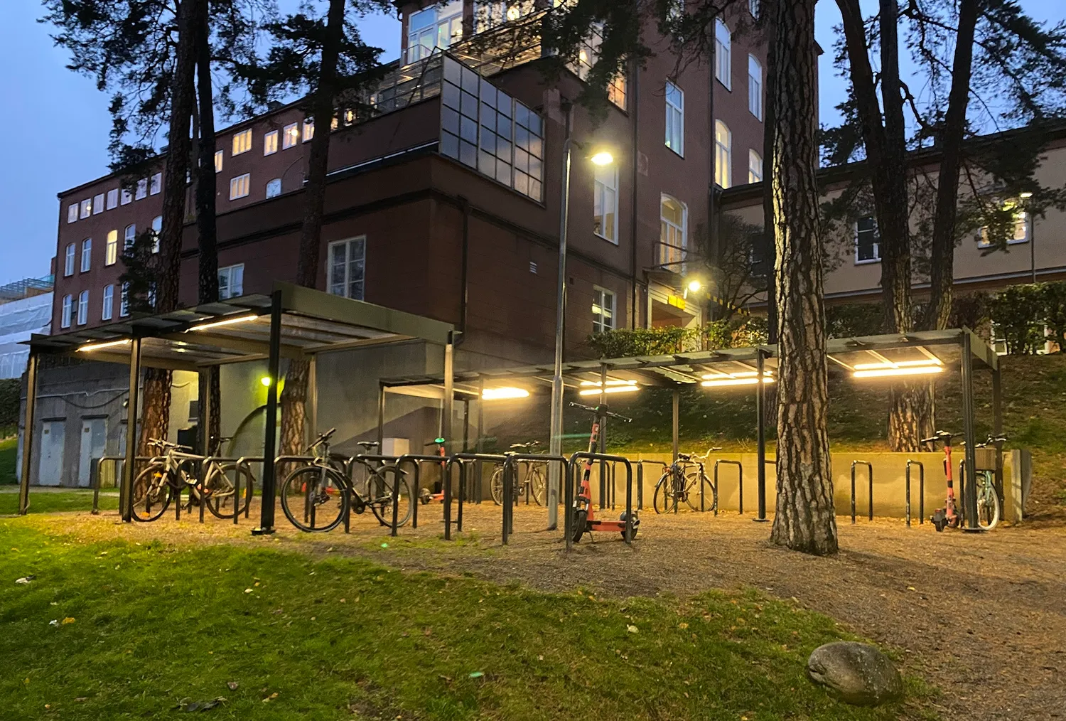 GH Form cykeloverdækning i stål og glas
