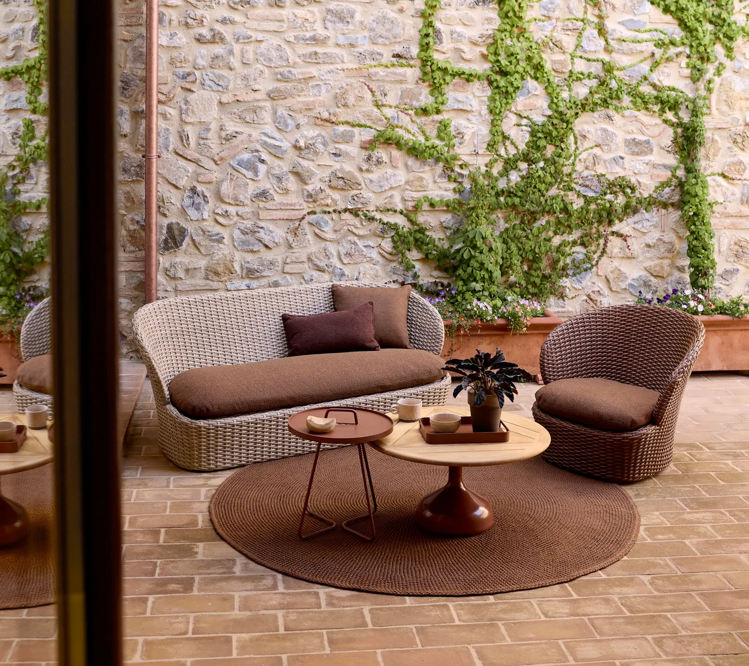 Cane-Line Coast loungestol med drejefunktion sand