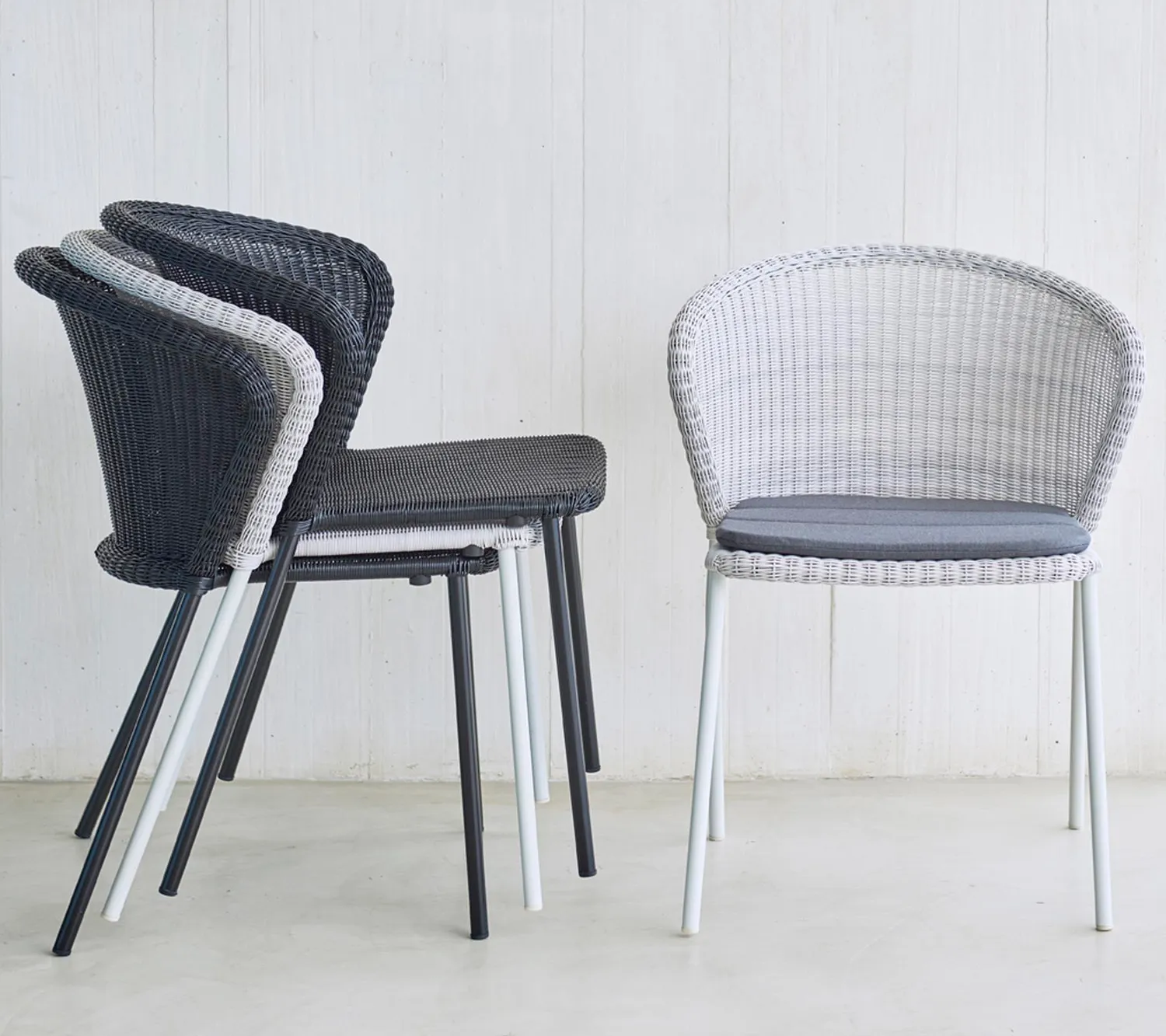 Cane-Line Lean stol black Weave stabelbar
