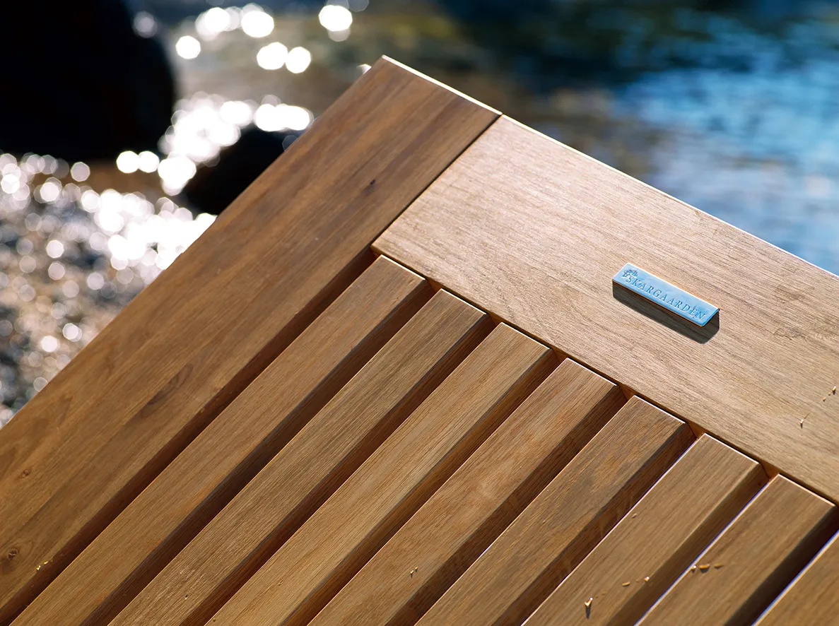 Skargaarden Skanör solseng i teak med hjul nature grey