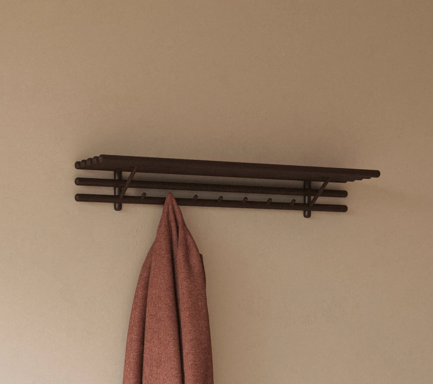 Cane-Line Sticks knagerække mahogni Dark brown