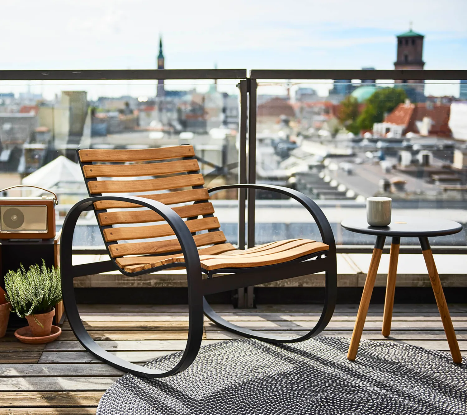 Cane-Line Parc gyngestol i teak lava grey aluminium
