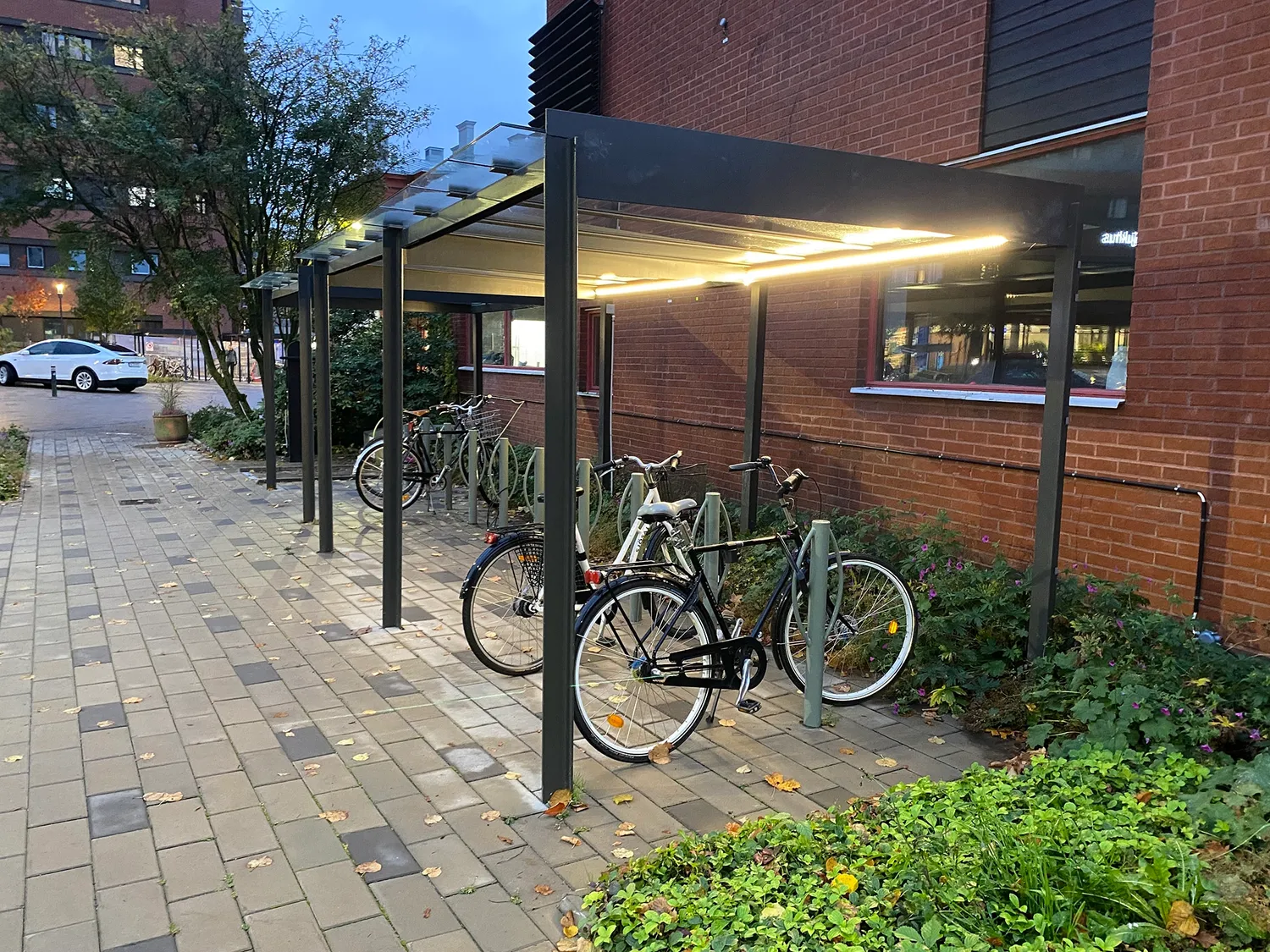 GH Form cykeloverdækning i stål og glas
