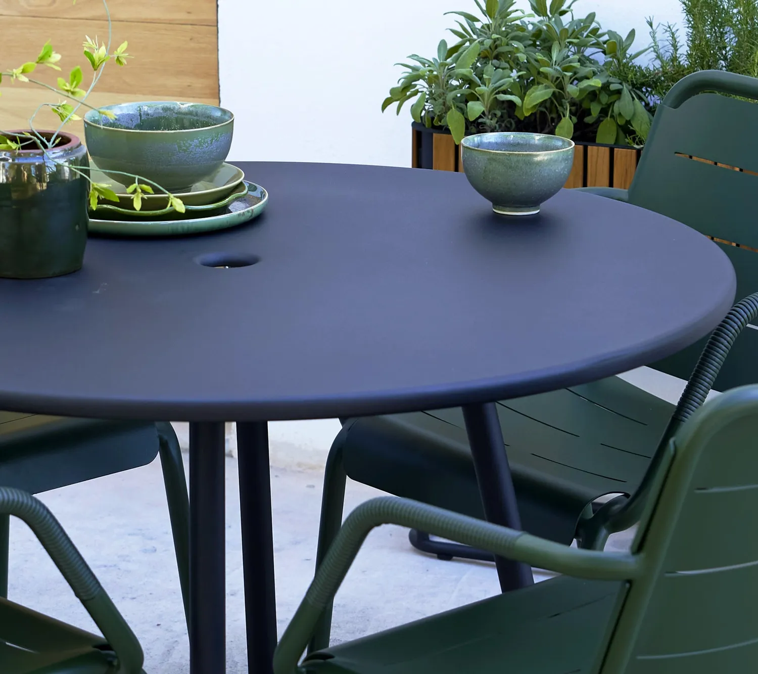 Cane-Line Area bord 110 cm lava grey aluminium rundt