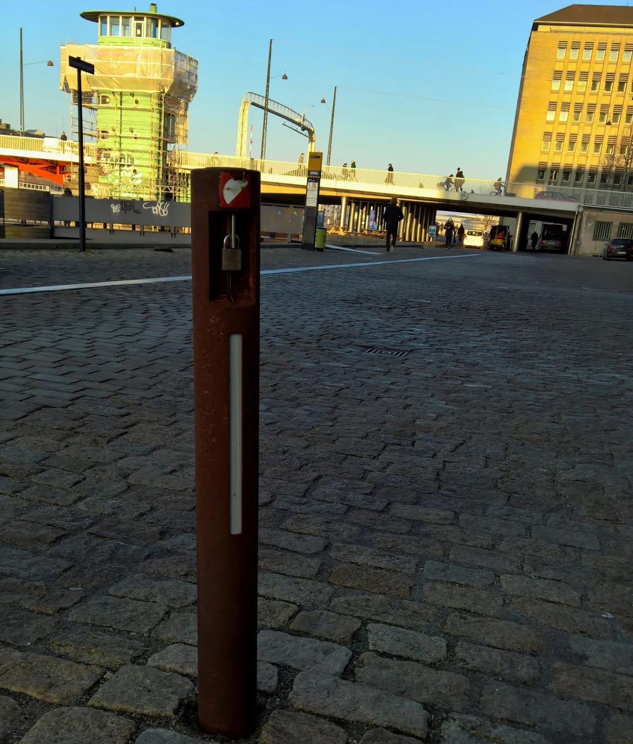 GH Form Plaza brandpullert stål refleks