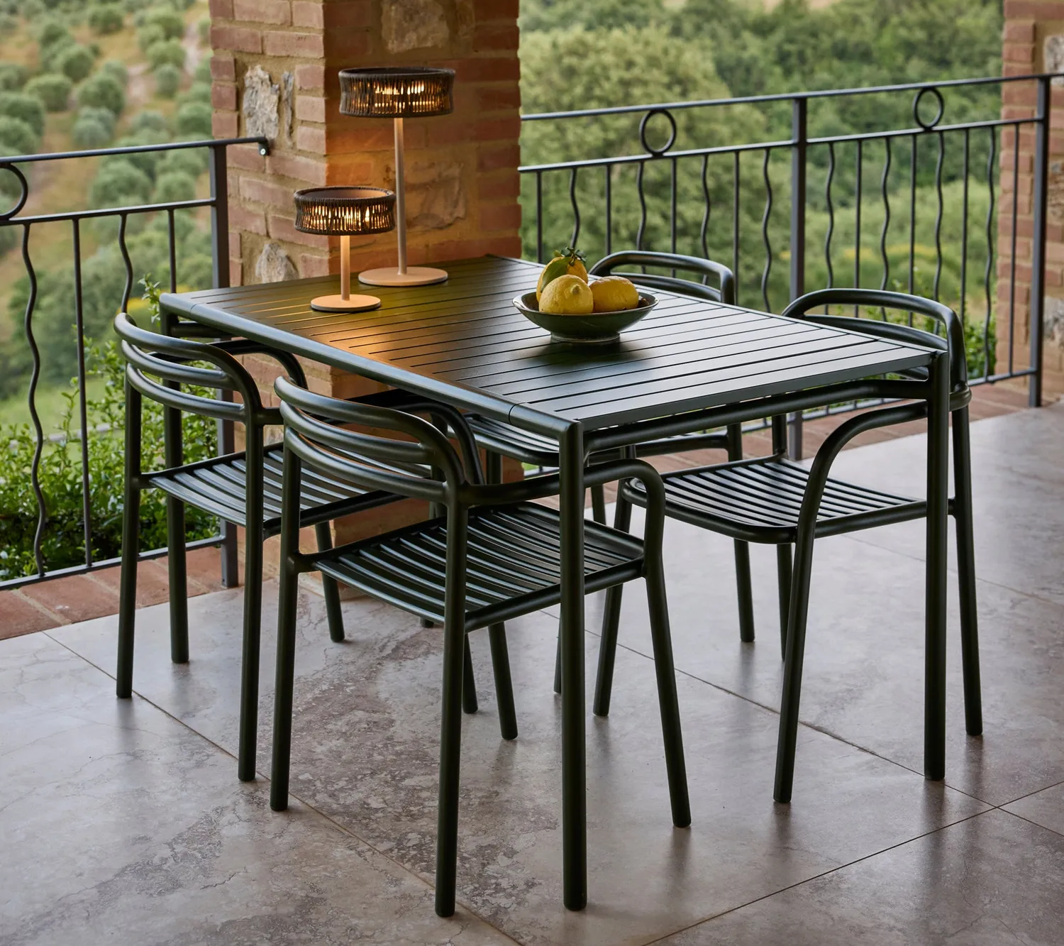 Cane-line Illusion lille bordlampe lava grey solar LED