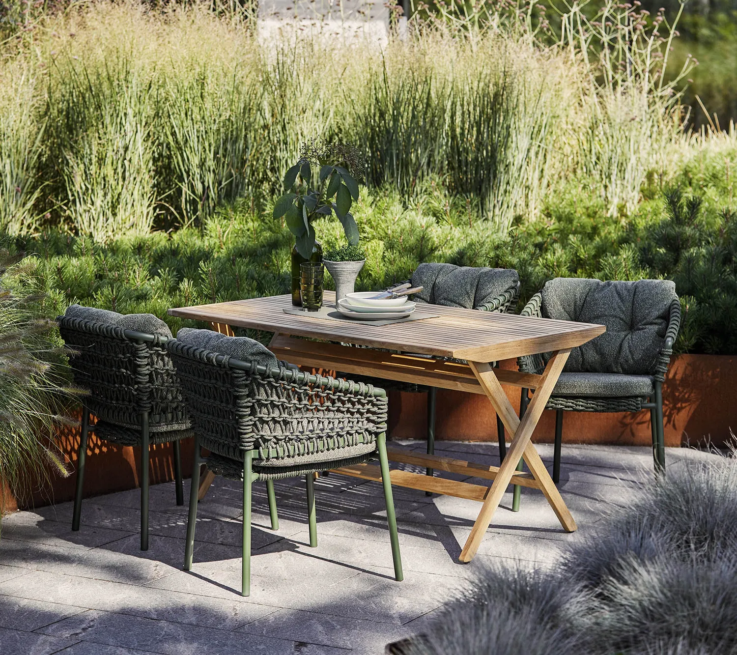 Cane-Line Flip stort klapbord i teak foldbart