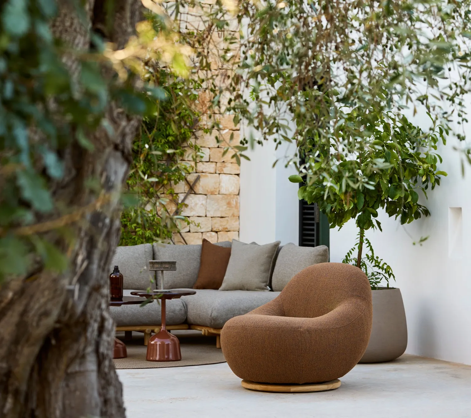 Cane-Line Soil plantekrukke rund medium taupe fiberglas