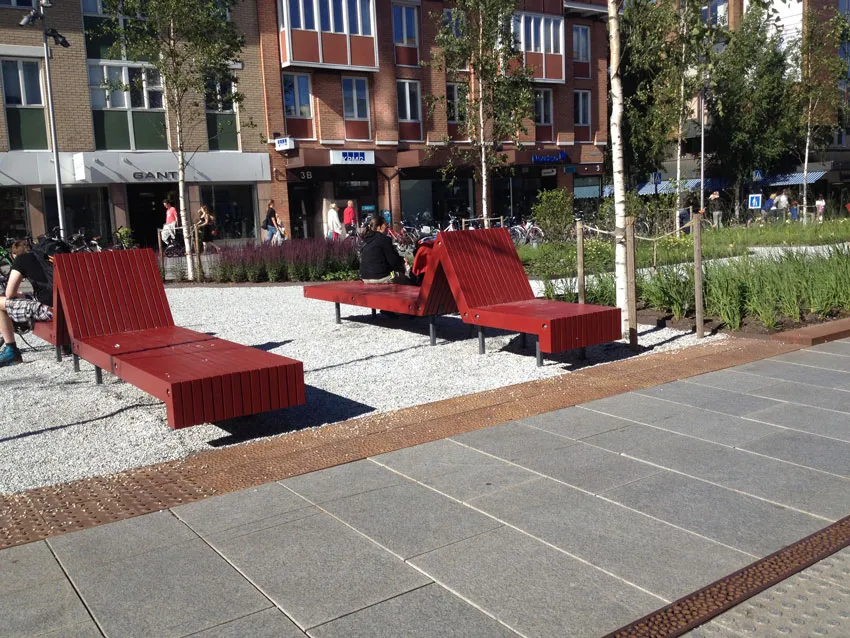 GH Form Umeå Bænk i mahogni til park