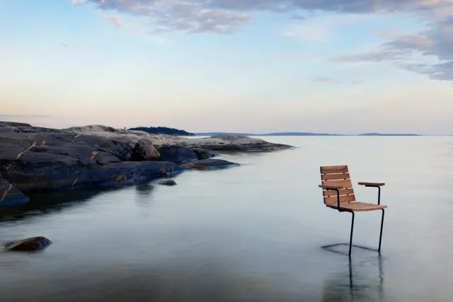 Skargaarden Grinda lænestol teak sort stel