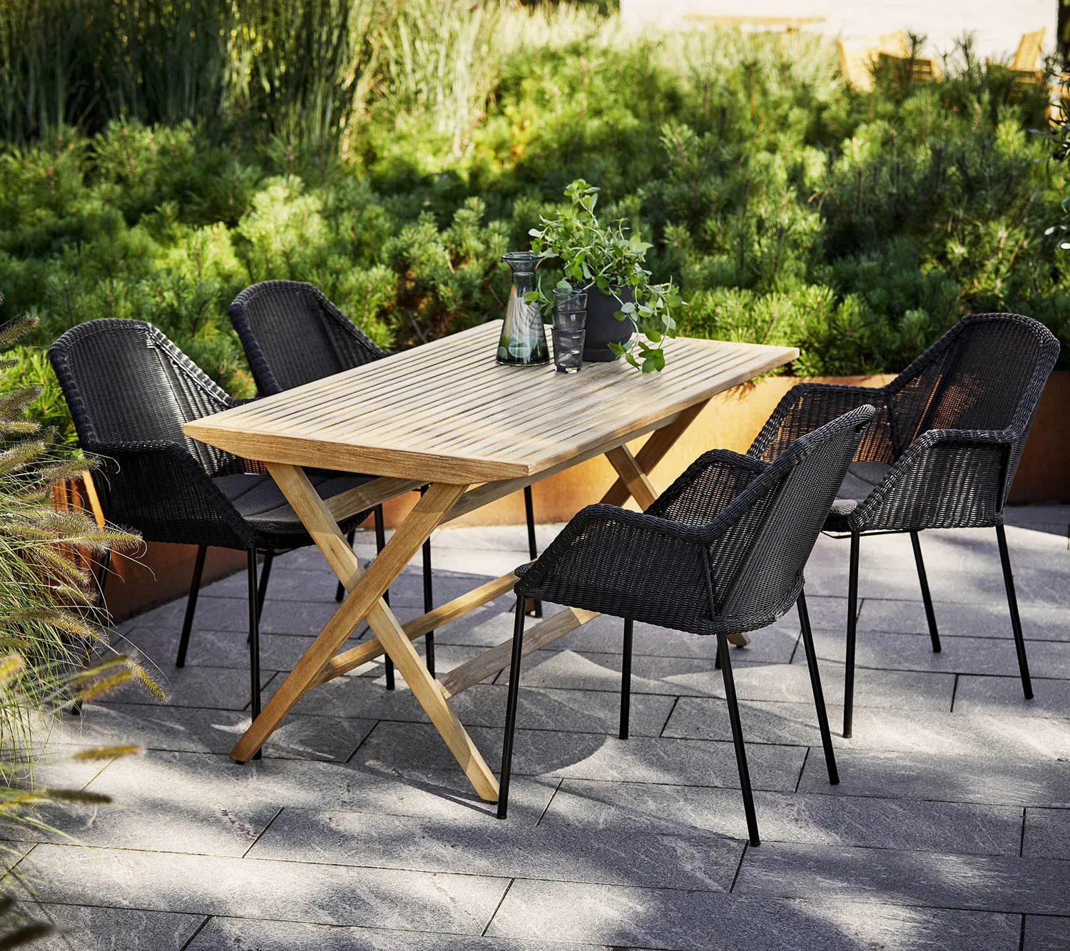 Cane-Line Flip stort klapbord i teak foldbart