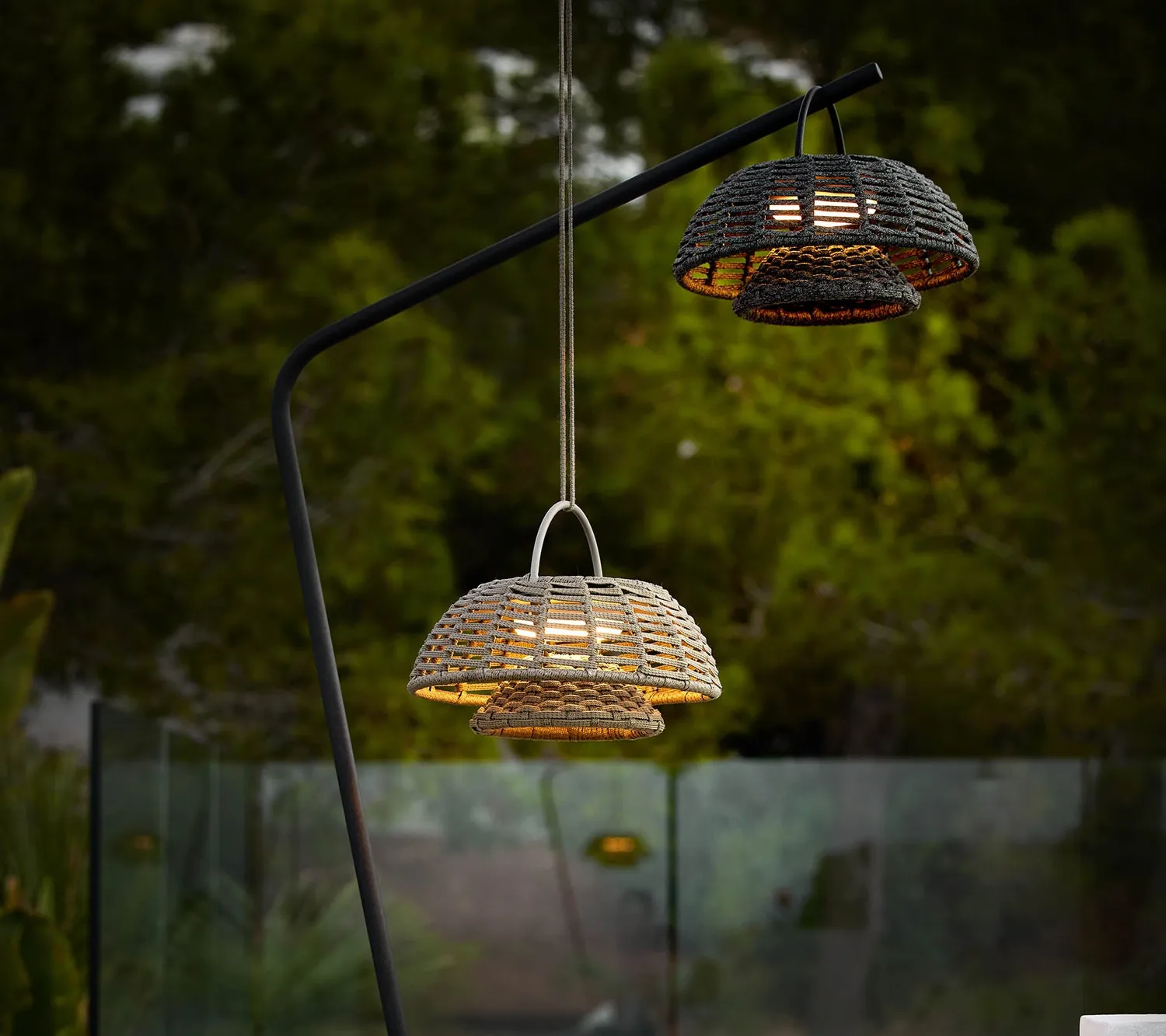 Cane-line Illusion hængelampe Dark Grey Solar LED