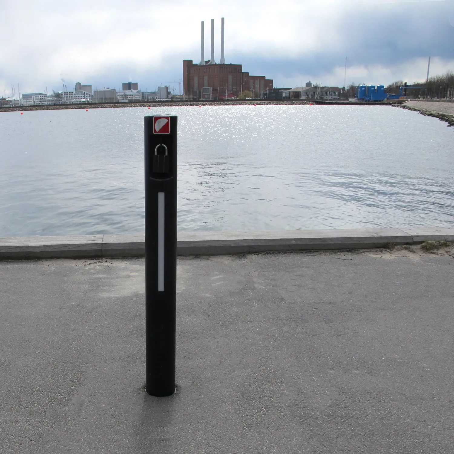 GH Form Plaza brandpullert stål refleks
