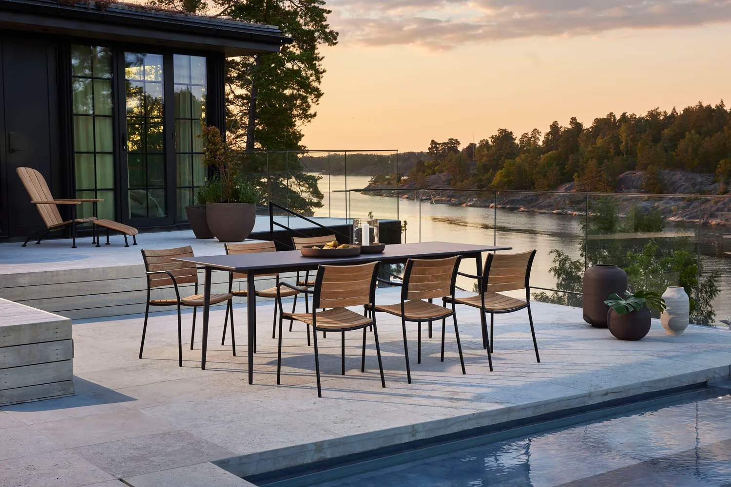 Skargaarden Sundal dining armchair spisestol teak sort