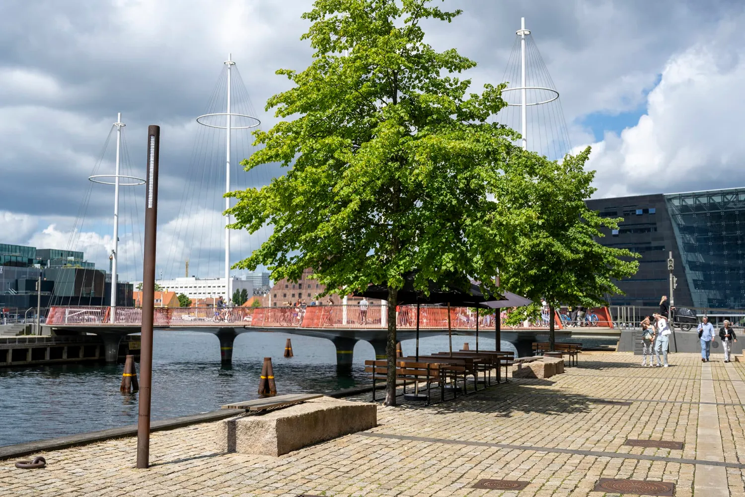 GH Form Sædet siddeplads i mahogni og stål