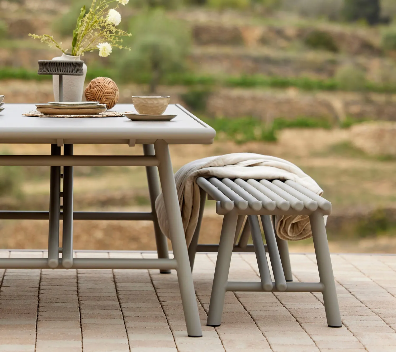 Cane-Line Sticks bænk taupe teak aluminium