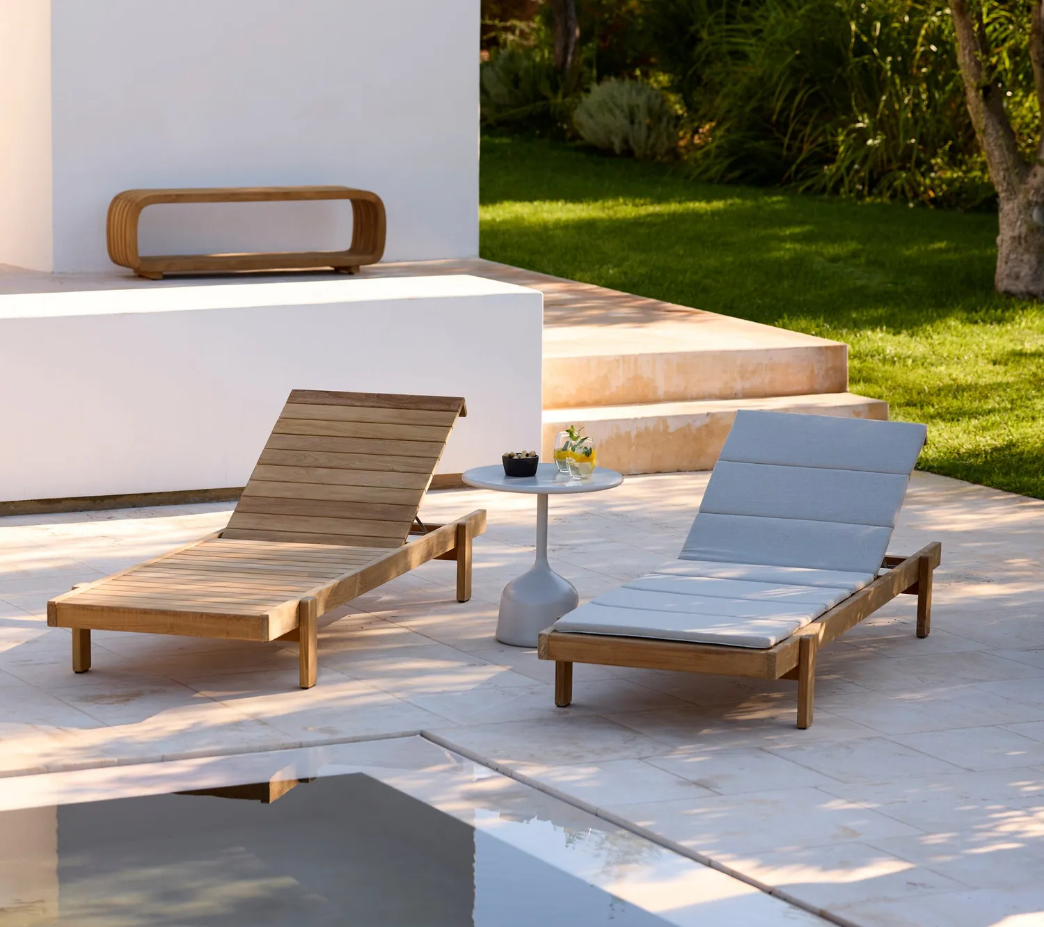 Cane-Line Vista solseng teak uden hynde til pool