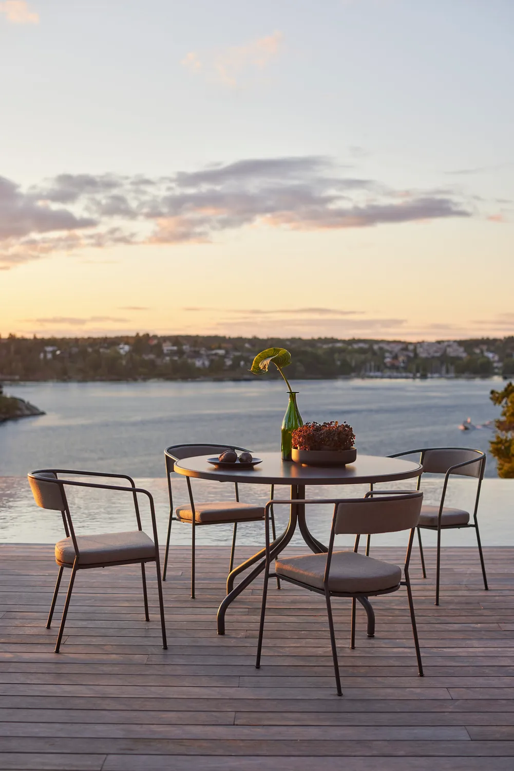 Skargaarden Arholma spisebord aluminium mørkegrå