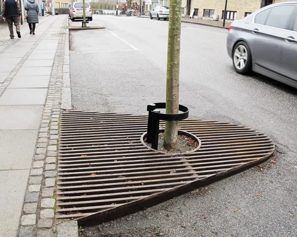 GH Form Dock-Line Træhulsrist 212 cm støbejern