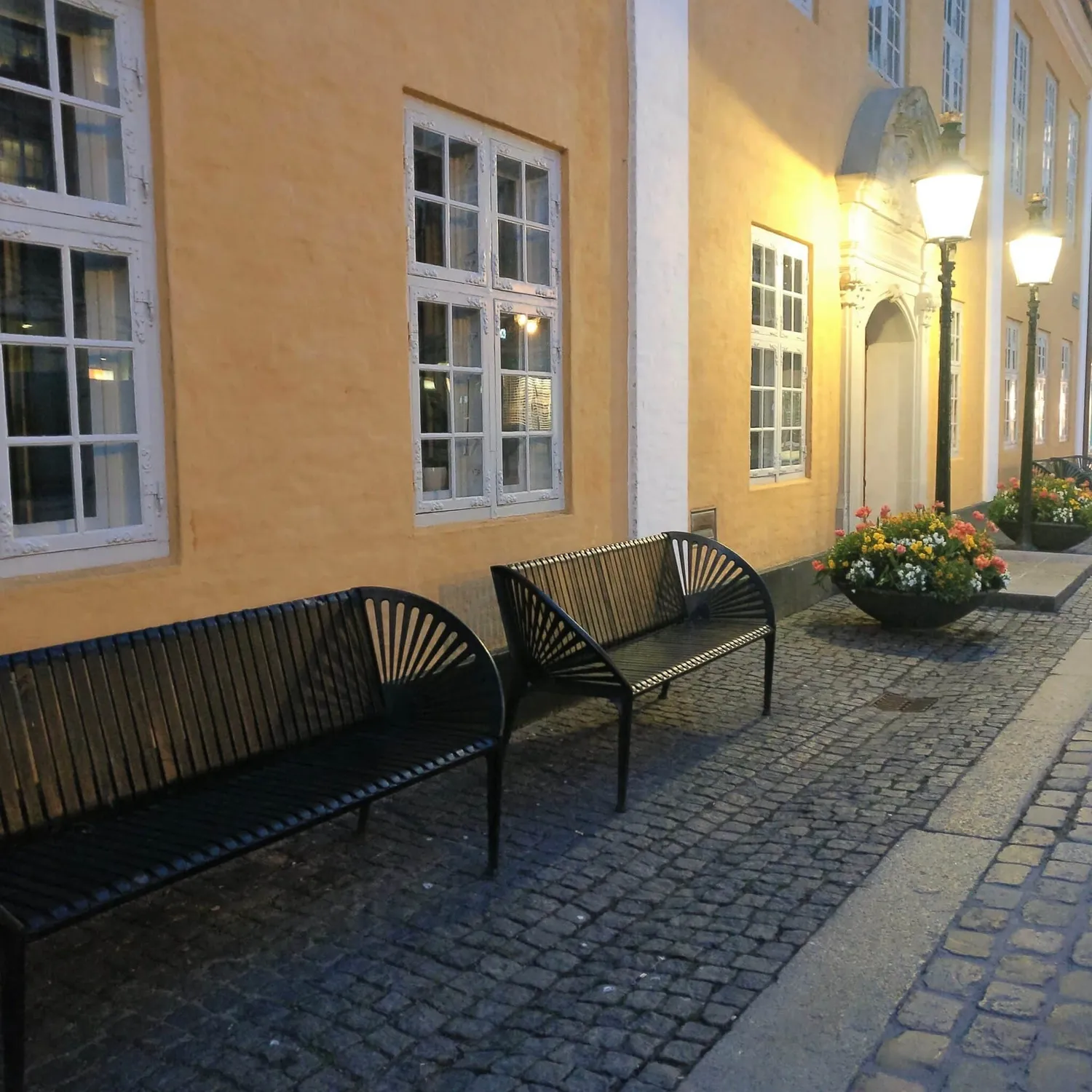 GH Form City bænk i mahogni 2-personers