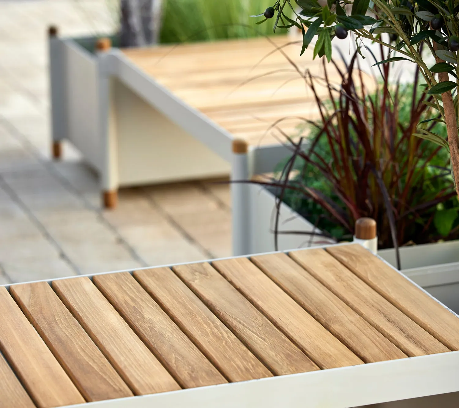Cane-Line Sticks bænk med 2 plantekasser lava grey