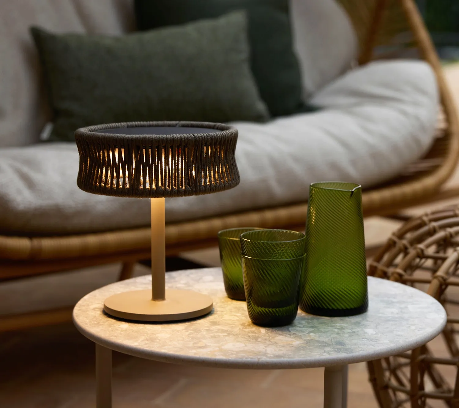 Cane-line Illusion lille bordlampe lava grey solar LED