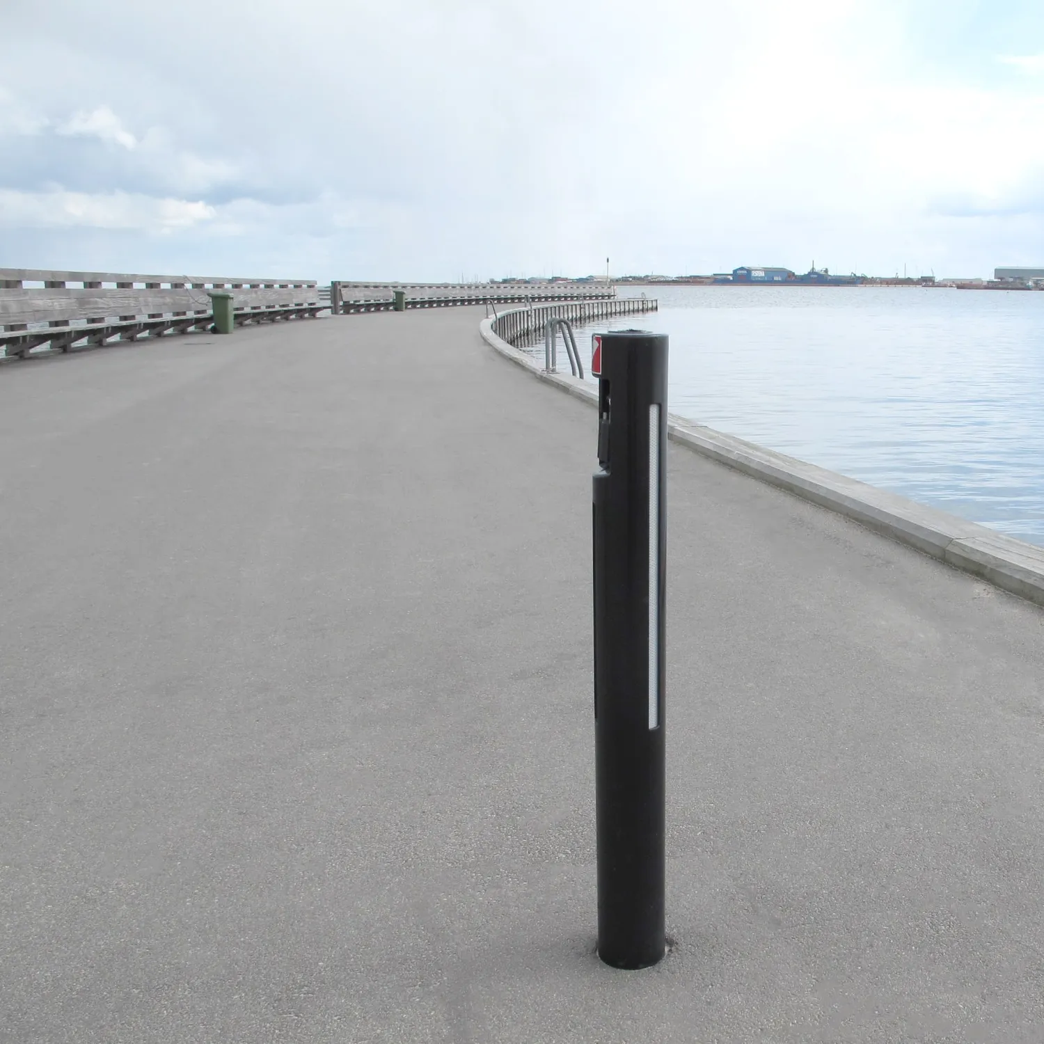 GH Form Plaza brandpullert stål refleks