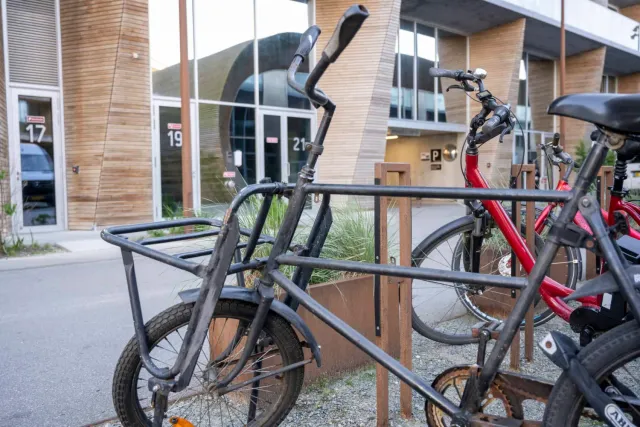 GH Form Dock-Line cykelbøjle med træliste