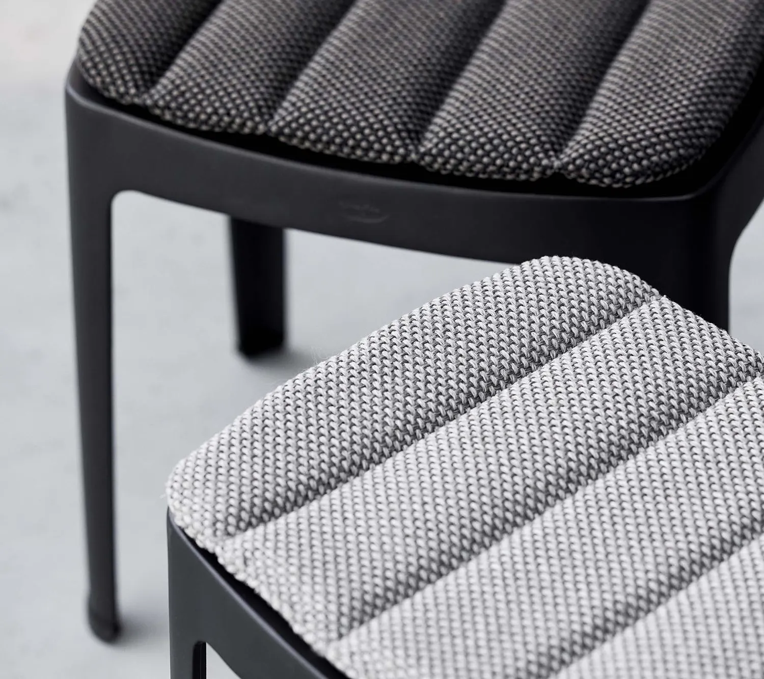 Cane-Line Cut barstol hynde Dark grey Focus