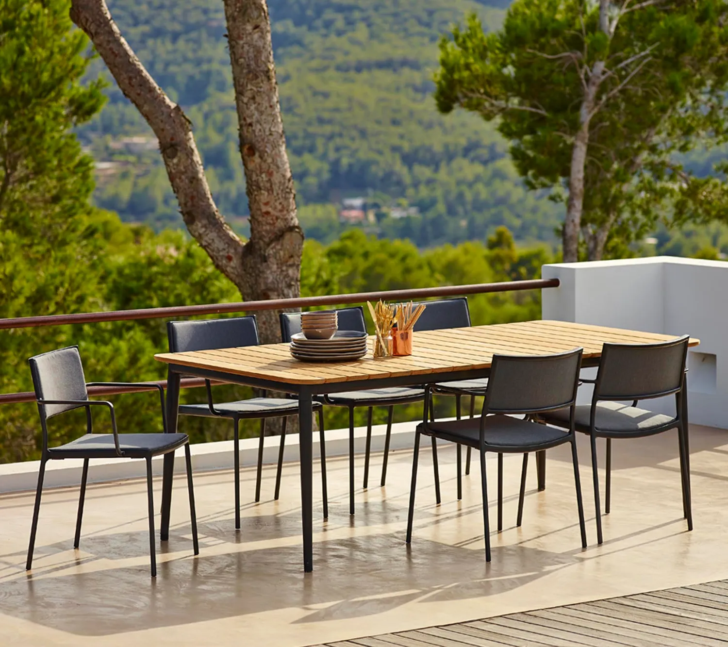 Cane-Line Less stol m/armlæn natural lava grey stabelbar